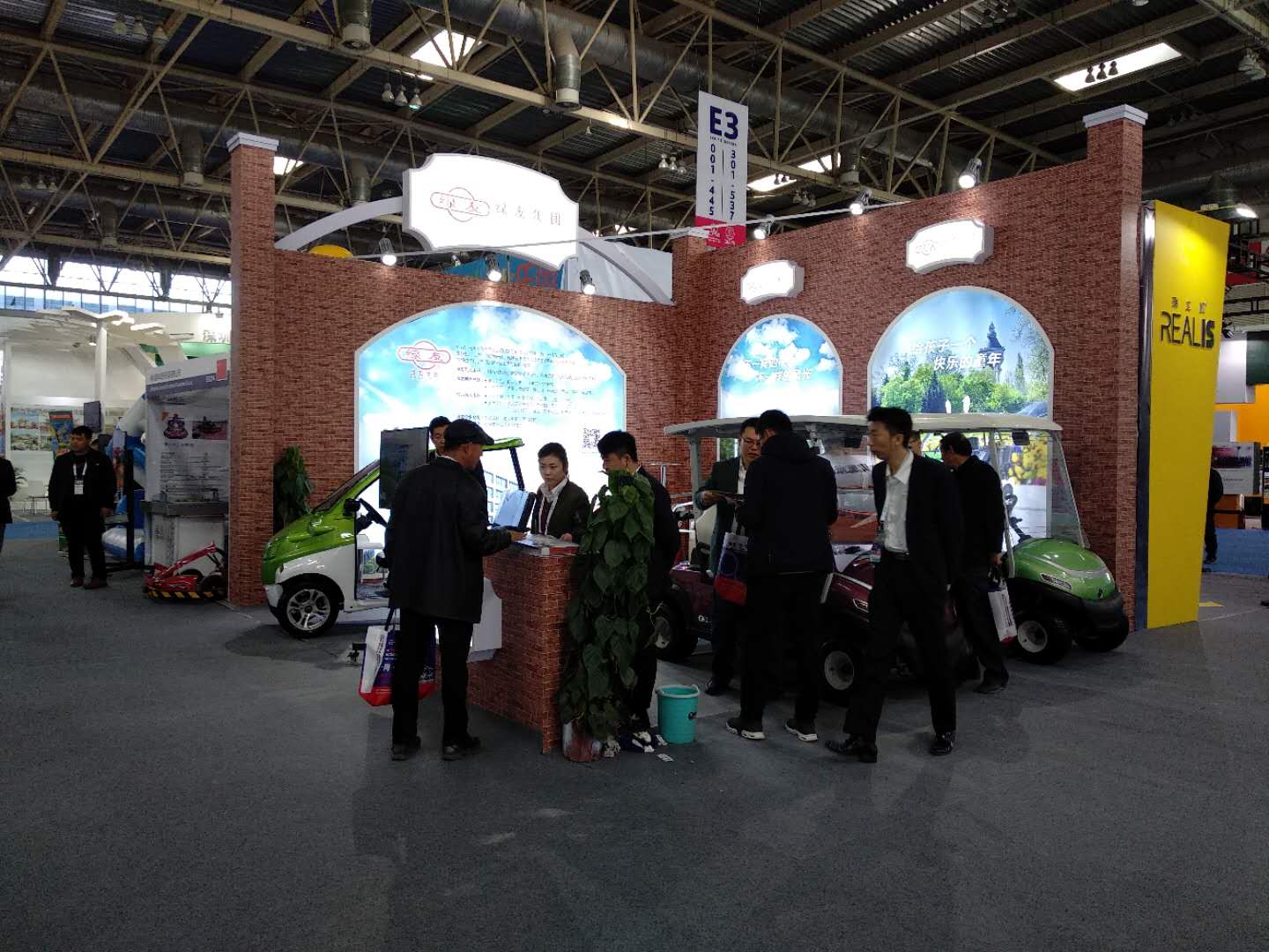 綠友GREENMAN電動(dòng)車輛亮相游樂(lè)設(shè)施展會(huì) 電動(dòng)看房車